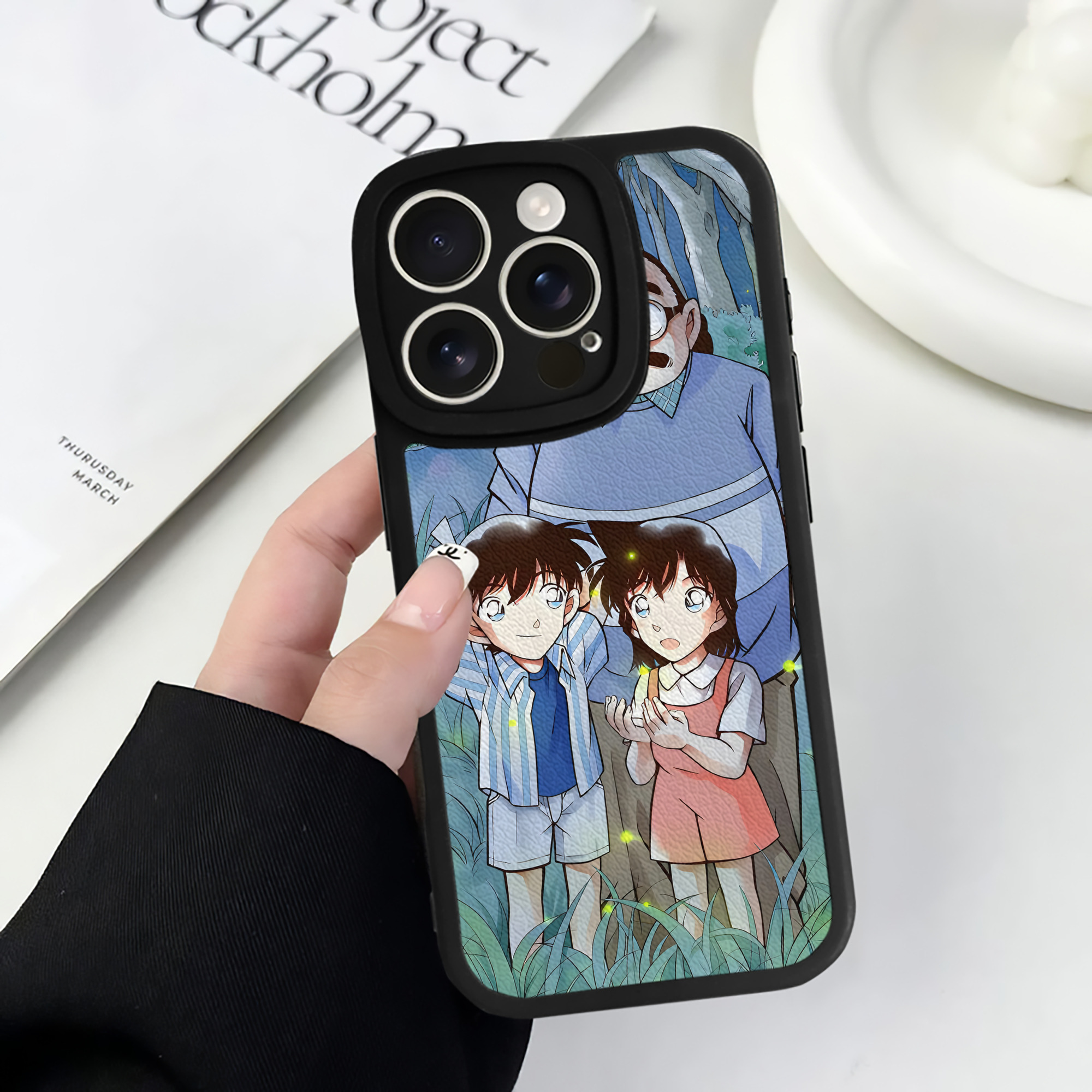 （画像用） 名探偵コナン Detective Conan 【iPhone 16シリーズ対応】シリコンスマホケース（レザー調） 材質：シリコン